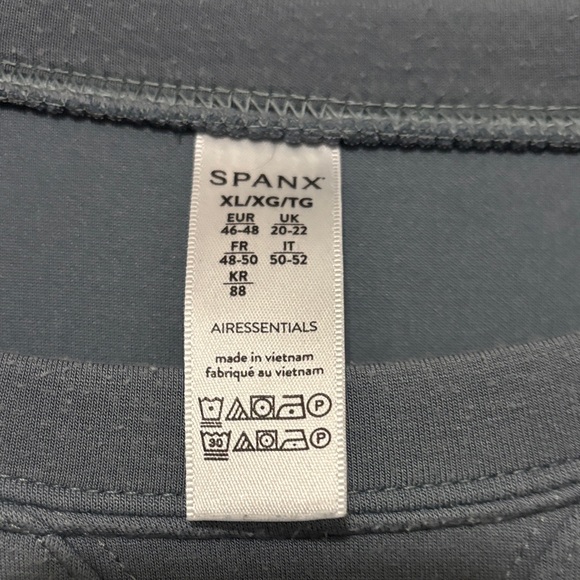 SPANX Women's Gray Crewneck - Picture 2 of 3